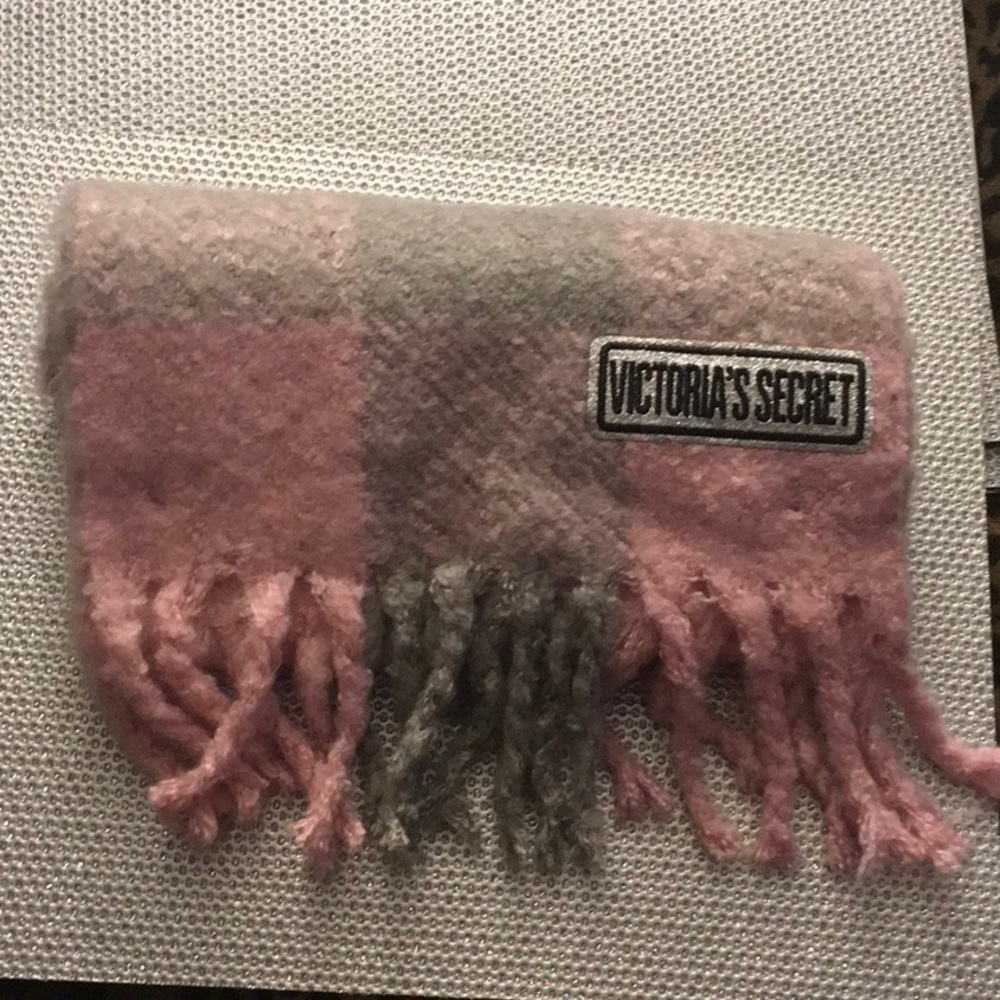 ScArf - Picture 2 of 2